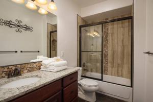 Luxury Downtown Rental (Hot TubPet Friendly) - La Dolce Vita Villas #9