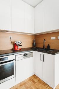 Peaceful Little Retreat, spacious free garage park