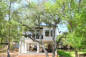 Modern Kingsland Home with River Access & Kayaks home - Buchanan Dam