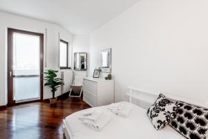 StayEasy Sesia5 - 4 Bedrooms Penthouse, 2 baths