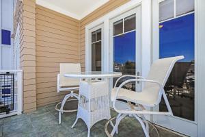 Compass Point 1, Unit 204