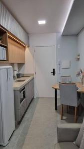 Apartamento ensolarado em condomínio clube