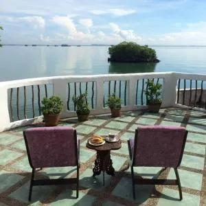 Beachfront Villa with Pool - Igcauayan