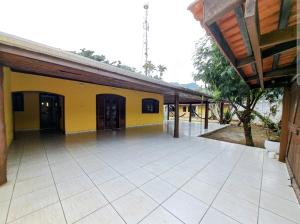 Casa Daslis Espaçosa e Bem Localizada