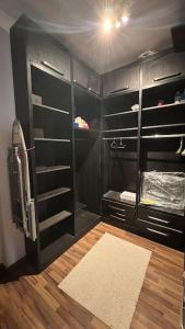 3 bedroom apt excellent location near to malls