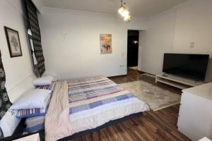 3 bedroom apt excellent location near to malls