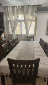3 bedroom apt excellent location near to malls