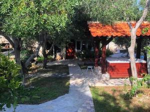 Robinzon house Rocsy - with pool and jacuzzi, Ždrelac