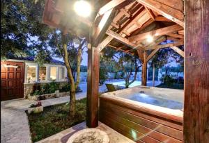 Robinzon house Rocsy - with pool and jacuzzi, Ždrelac