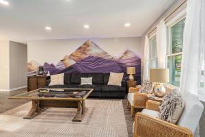 ATLAS - Whole House - 5BR 2BA - Hot Tub - Game Rooms - Theater - Fenced Backyard