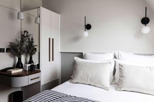 Hotels Best Western Premier The Blake Paris Gare Saint Lazare : photos des chambres