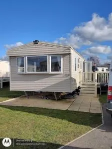 Luxury caravan with hot tub at tattershall lakes nita and marks tattershall retreat - 伍德哈尔温泉水疗
