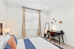 Elegant 3BR3.5BA Modern Charlotte Townhouse