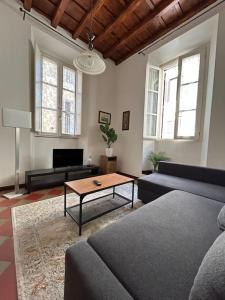 Edoardo's Historic Apartment