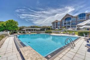 Compass Point 1, Unit 204