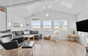 Stunning Home In Humble With Wifi - Nyby