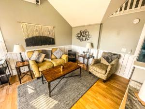 Cozy Pond Side Cottage in Bar Harbor! [The Nook]