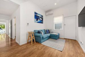 Picture Perfect! 2Bed1Bath1Car ~ House ~ Windsor