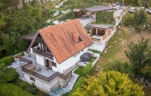 Gorgeous Home In Donji Zvecaj With House A Panoramic View