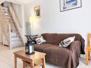 Duplex ensoleillé avec terrasse, 5 couchages, proche plage, parking inclus - Le Lavandou - FR-1-251-565