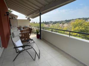 Appartement 2 chambres + mezzanine, proche plage, climatisé, terrasse, parking réservé - FR-1-768-61