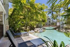 'The Palms' Swim-out Comfort meets Tropical Charm - Oak Beach