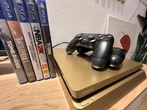 DeMUJI 4BR 10PAX 3Min to ECM KCM, PS4