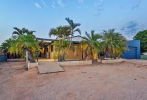 79 Nimitz Street - Pool and Pet Friendly