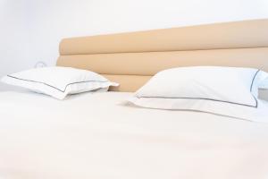 Luxury Brand New Win Herastrau