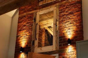 Pigeon House - Unique Barn with private garden, hot tub and wood burner