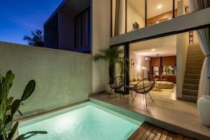 4 mins to beachFinnsAtlas - New LUXE Pool Loft