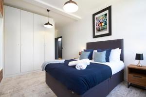 Sleek Manhattan Style Apartment in Central Leeds