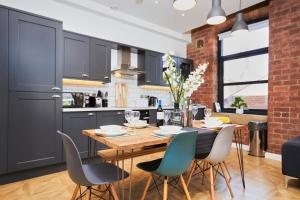 Sleek Manhattan Style Apartment in Central Leeds
