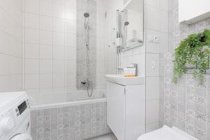 Stylish Apartment with Balcony Żoliborz Warsaw by Noclegi Renters