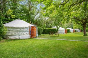 Campings Le Village Insolite yourte et roulotte : photos des chambres