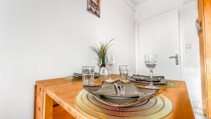 Maisons d'hotes COLOC HAPPY PLACE - Belle colocation de 3 chambres - Wifi gratuit : photos des chambres