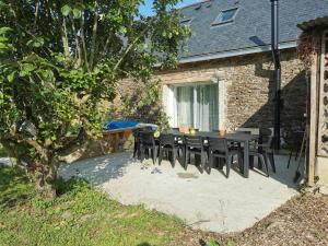 Maisons de vacances Les gites de L'hermine : Maison 4 Chambres