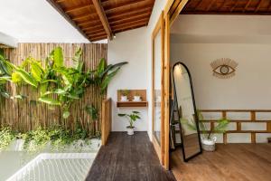 90 SECS TO BEACH - New Pool Loft WCinema+Netflix