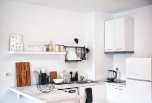 New White Studio F next to Forest the Gondola