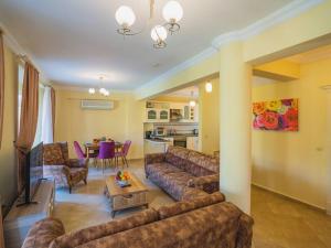 Çalışta Denize Sıfır 8 Kişilik Villa Pearl 9