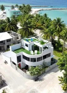 EQ SURF RETREAT - Meemu Atoll