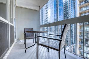 Gold Coast 1br w gym lounge 1 block to L CHI-800