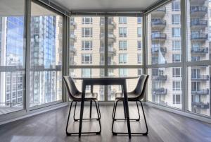 Gold Coast 1br w gym lounge 1 block to L CHI-800