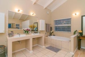 Hot Tub Haven - Back up electricity Plett