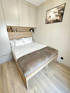 Pine Point Apartament with shared Pools, Jacuzzi, Sauna & Gym