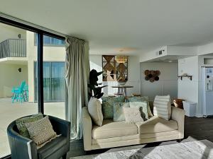 Sunbird Beach Resort 105 West