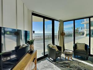 Sunbird Beach Resort 105 West