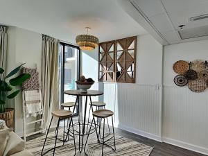 Sunbird Beach Resort 105 West