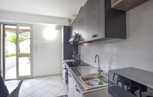 Gorgeous Apartment In Marina Di Ragusa