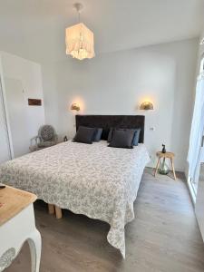 Maison au calme Plage 10 min à pied WIFI-5 pers- étage 1 chambre climatisée